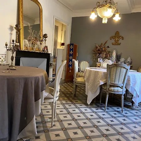 Bed & Breakfast Maison 1823 - De Charme à Garons