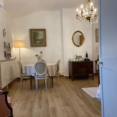 Maison 1823 - De Charme A Bed & Breakfast Garons